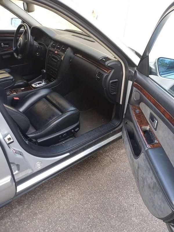 Silber Gebraucht 2001 Audi A8 Limousine | 5.950 € (Fairer Preis) - Bild 1/4