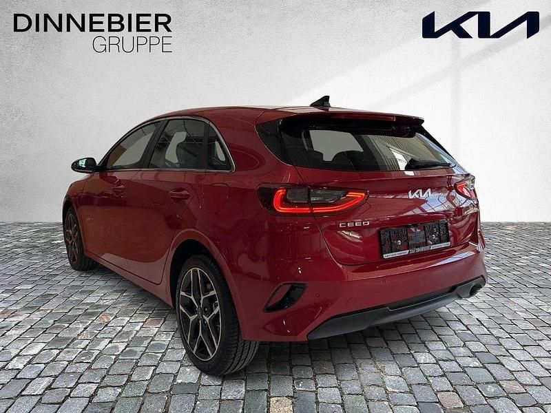 Nowe Kia Ceed Spirit 140 KM (102 kW) 2026 Czerwony Hatchback