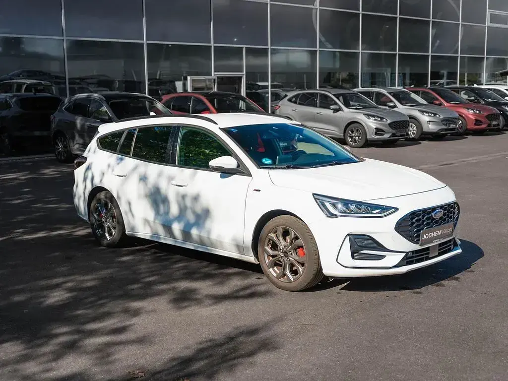 Gebraucht Ford Focus ST-Line 125 PS (91 kW) 2023 Weiß Limousine