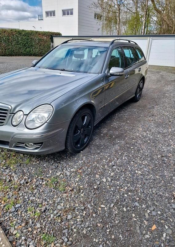 Gebraucht Mercedes E320 Avantgarde 224 PS (164 kW) 2007 Grau Kombi
