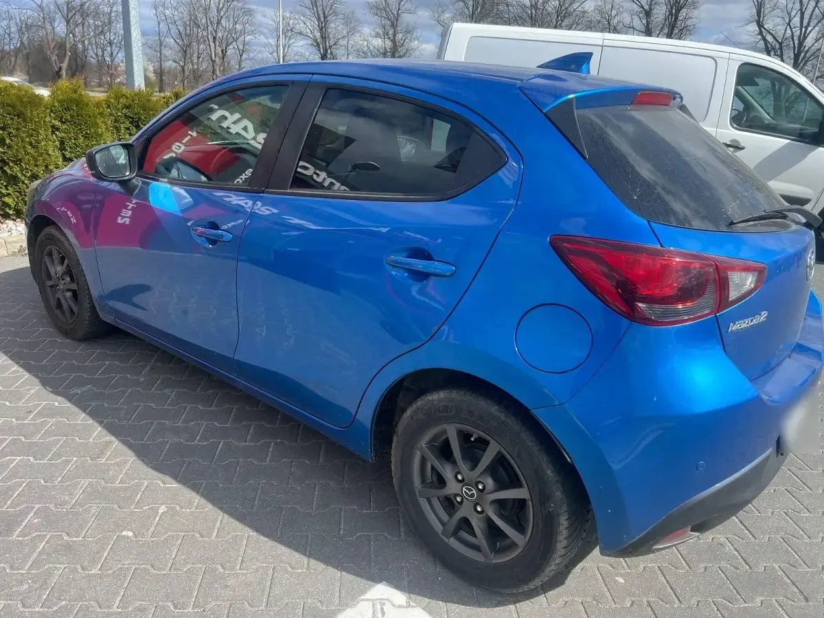 Używany Mazda 2 Kizoku 90 KM (66 kW) 2018 Niebieski Hatchback