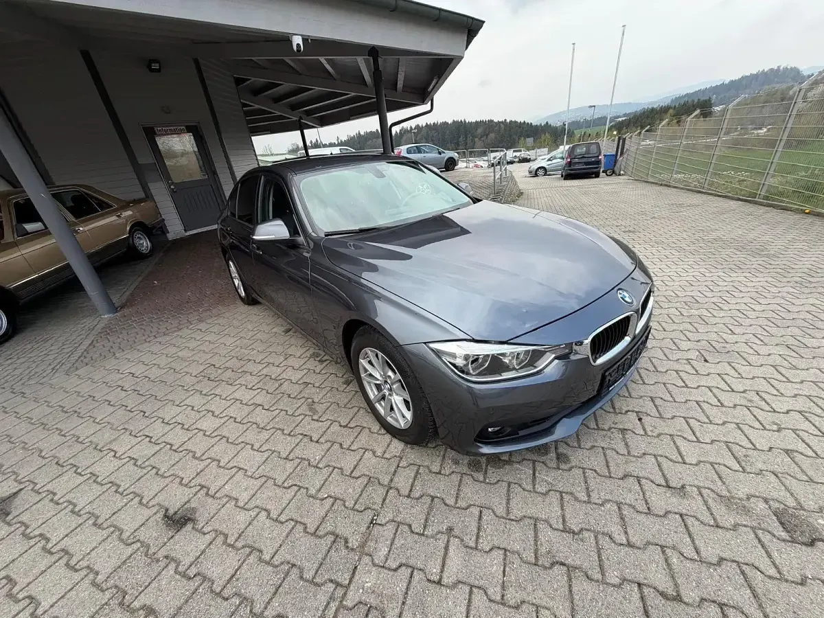 Gebraucht BMW 320 Advantage 190 PS (139 kW) 2017 Grau Limousine