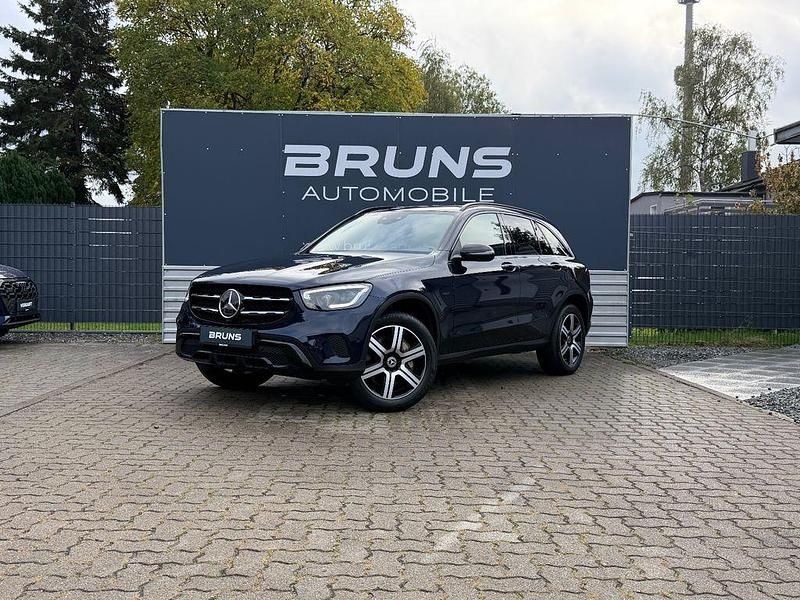 Blau Gebraucht 2020 Mercedes GLC300e SUV | 35.990 € (Fairer Preis) - Bild 1/4