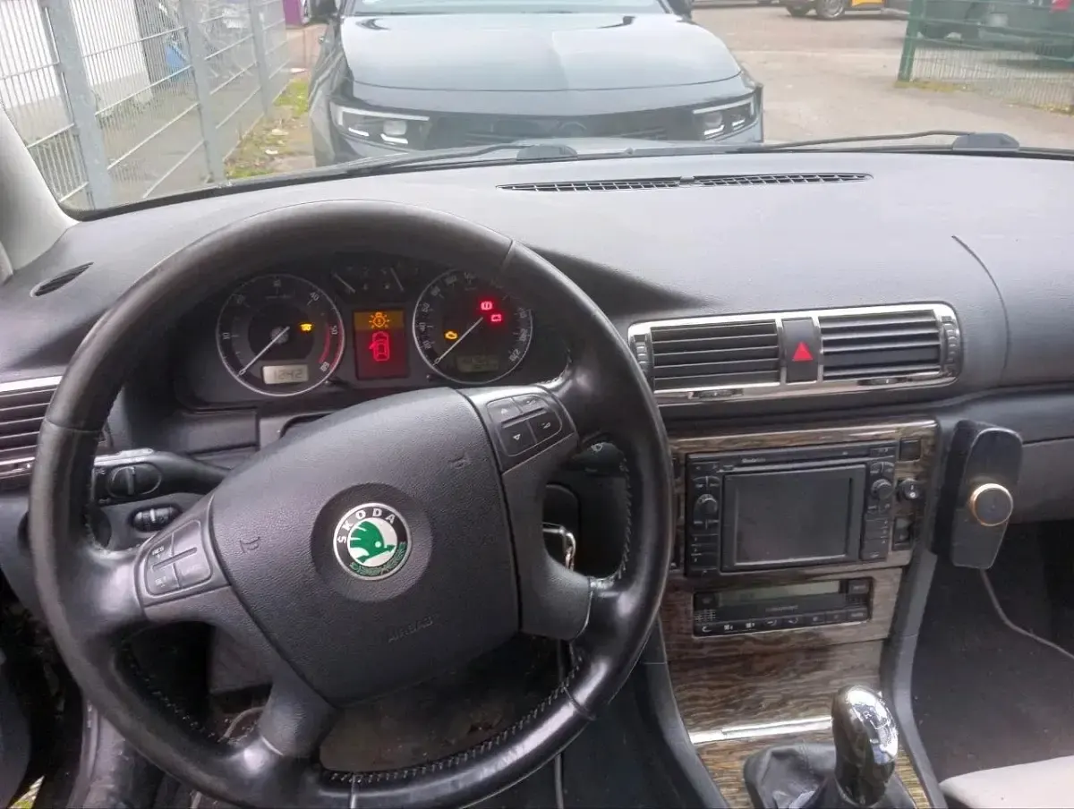 Brugt Skoda Superb 140 HK (102 kW) 2006 Sort Sedan