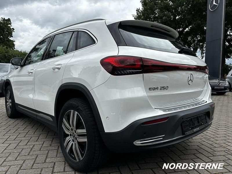 Gebraucht Mercedes EQA250 Progressive 139 kW (190 PS) 2022 Weiß SUV
