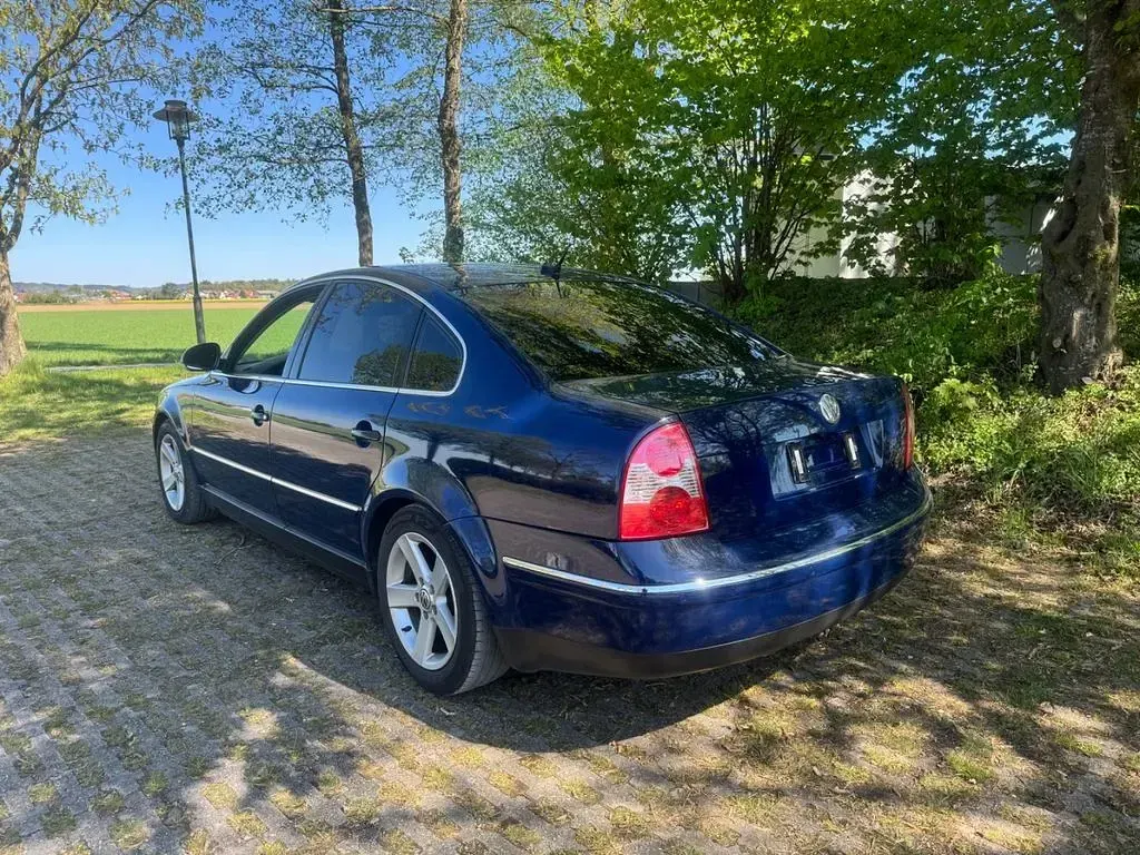 Second-hand VW Passat 136 CP (100 kW) 2004 Albastru Berlinǎ
