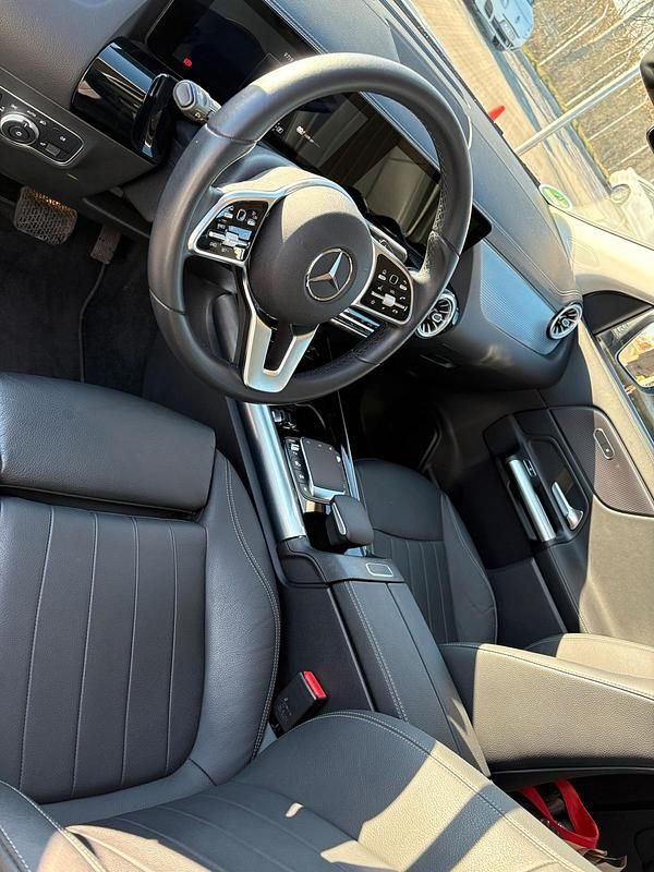 Gebraucht Mercedes GLA250 218 PS (160 kW) 2021 Silber SUV