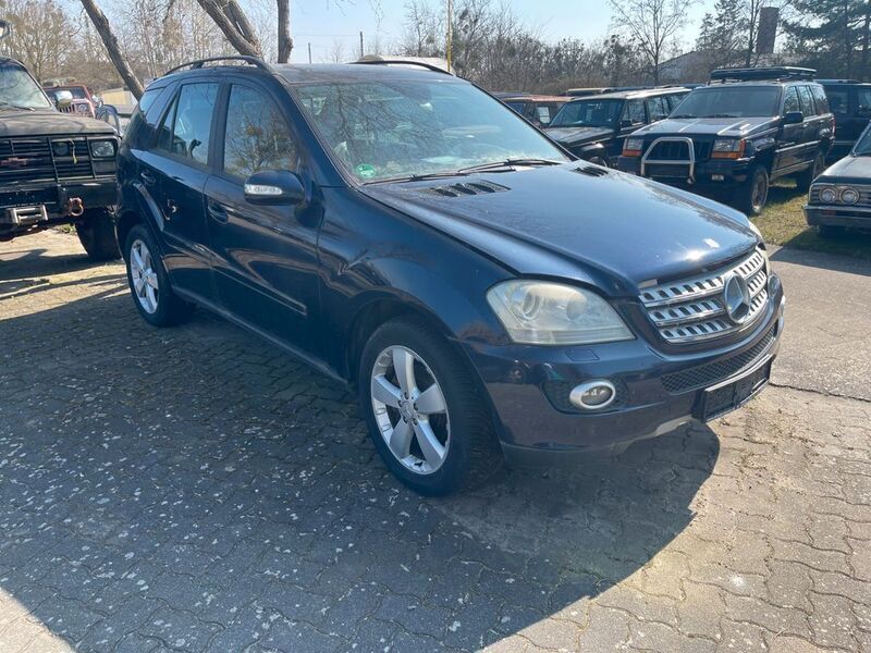 Violett Gebraucht 2006 Mercedes ML320 SUV | 7.485 € (Fairer Preis) - Bild 1/4