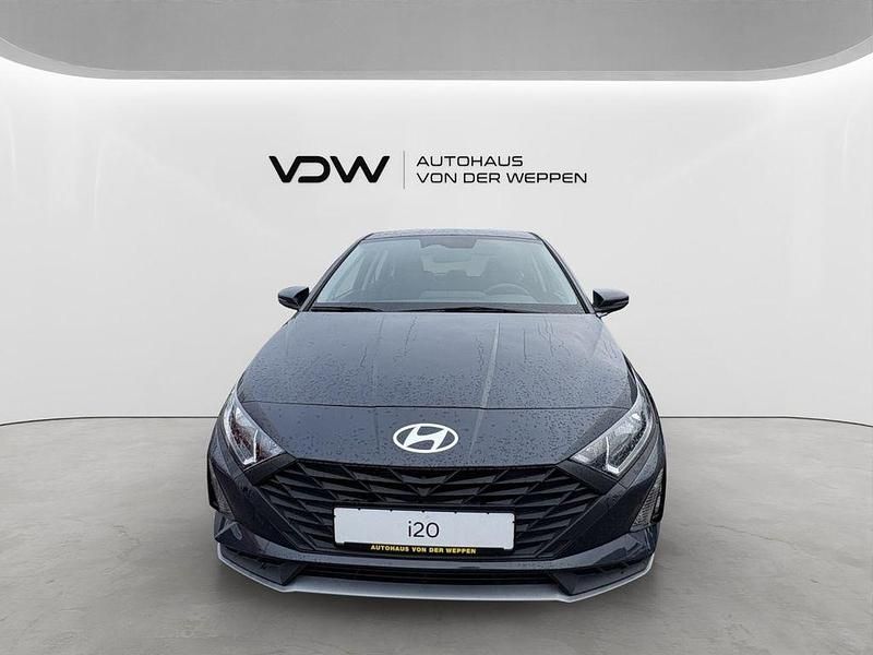 Gebraucht Hyundai i20 Select 79 PS (58 kW) 2024 Aurora grey (grau) Kleinwagen