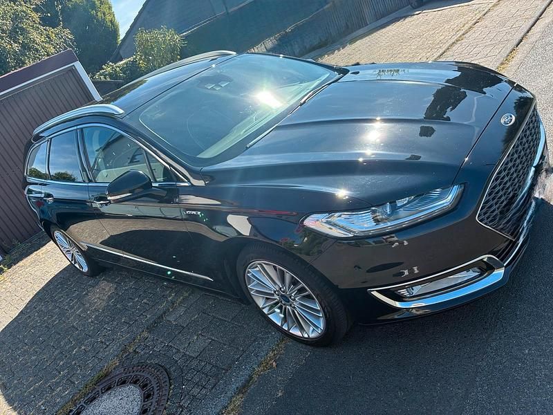 Schwarz Gebraucht 2016 Ford Mondeo Vignale Kombi | 9.999 € (Fairer Preis) - Bild 1/4