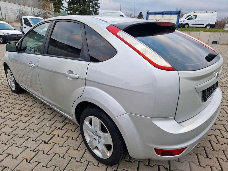 Gebraucht Ford Focus Style 101 PS (74 kW) 2009 Silber Limousine