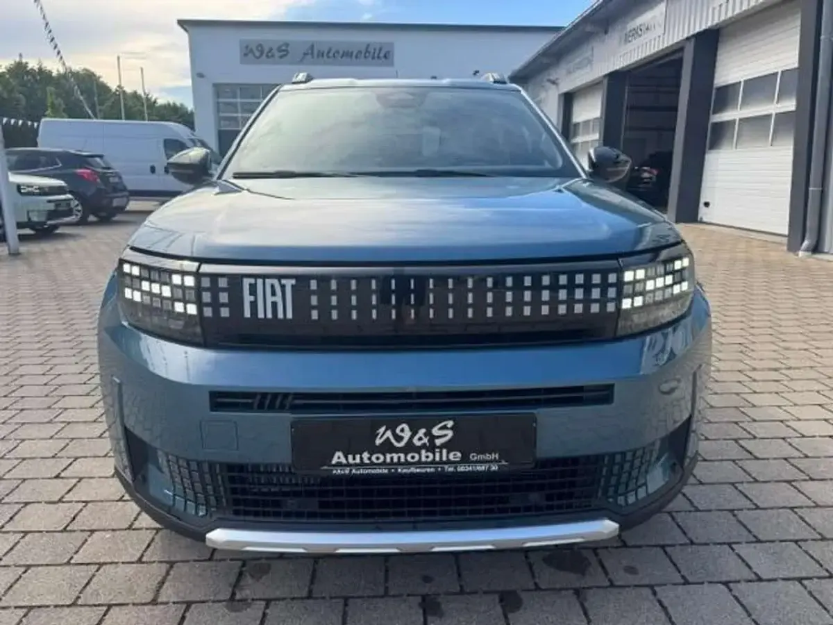 Neu Fiat Grande Panda 101 PS (74 kW) 2026 Blau Kleinwagen