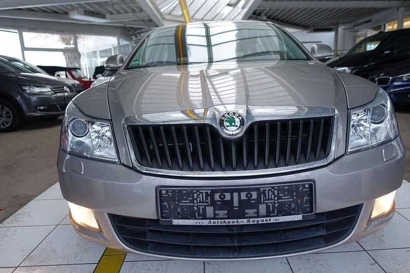 Gebraucht Skoda Octavia Elegance 160 PS (117 kW) 2010 Beige Limousine