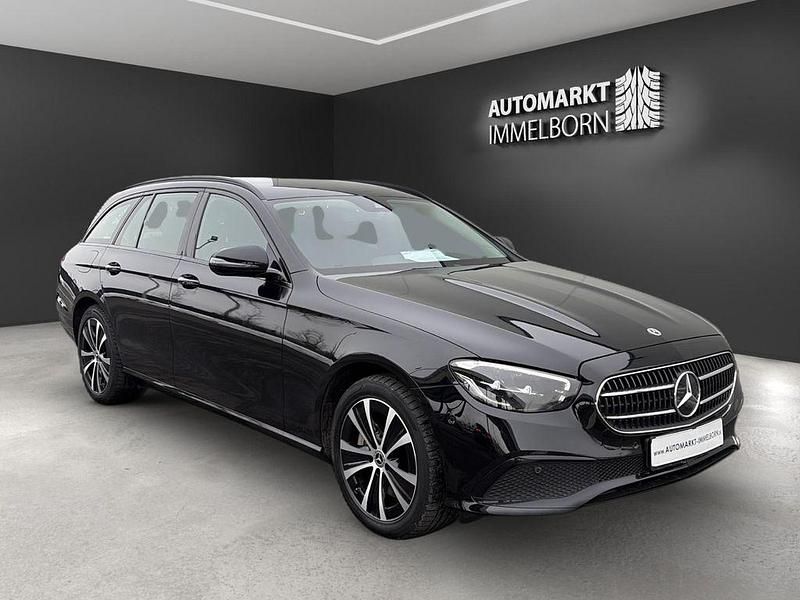 Gebraucht Mercedes E300 306 PS (225 kW) 2021 Schwarz/baltic black Kombi