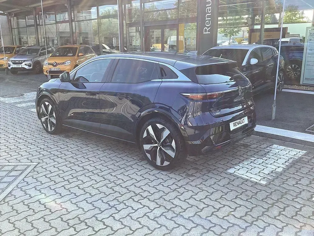 Używany Renault Megane E-Tech Techno 160 kW (218 KM) 2024 Niebieski Sedan/Limuzyna