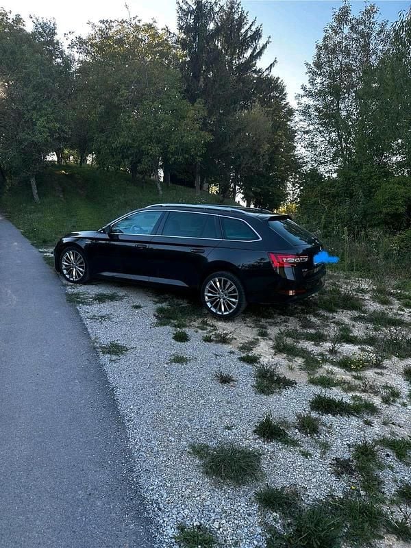 Braun Gebraucht 2017 Skoda Superb LAURIN & KLEMENT Kombi | 18.200 € (Guter Preis) - Bild 1/4