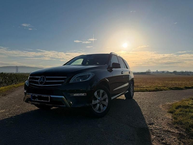 Schwarz Gebraucht 2013 Mercedes ML350 SUV | 17.800 € (Etwas zu teuer) - Bild 1/4