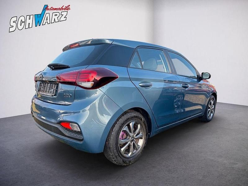 Gebraucht Hyundai i20 Select 84 PS (61 kW) 2019 Blau Kleinwagen