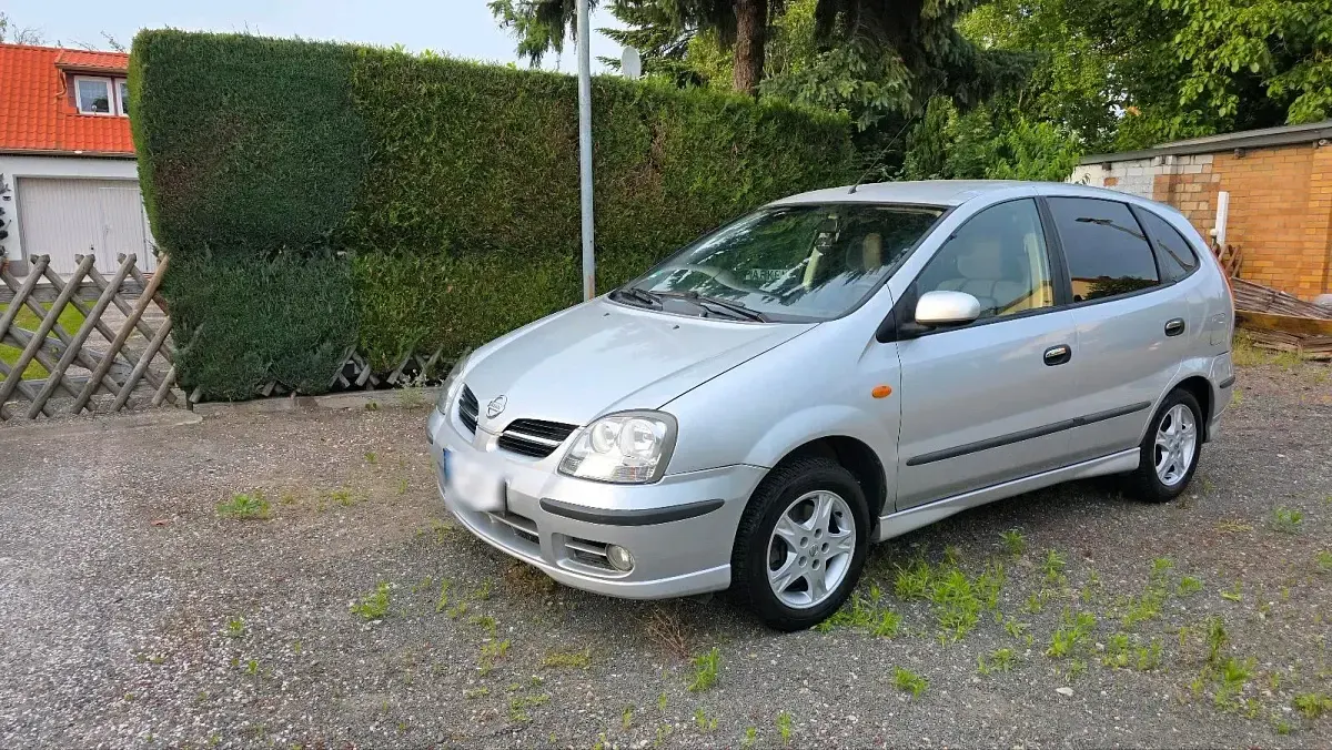 Gebraucht Nissan Almera Tino 2005 Silber Van / Kleinbus