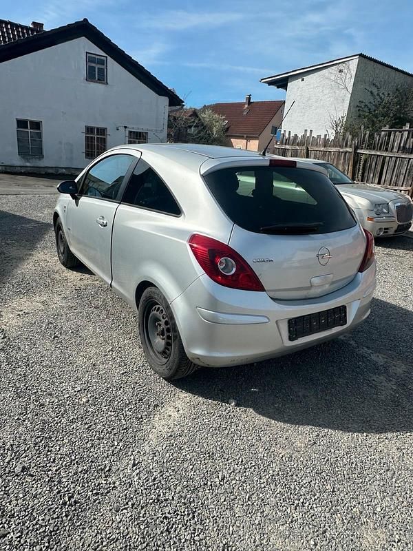 Gebraucht Opel Corsa 90 PS (66 kW) 2010 Silber Kleinwagen