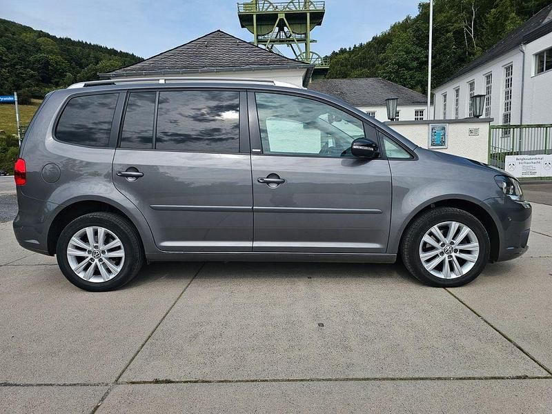 Grau Gebraucht 2012 VW Touran Style Van / Kleinbus | 4.700 € (Guter Preis) - Bild 1/4