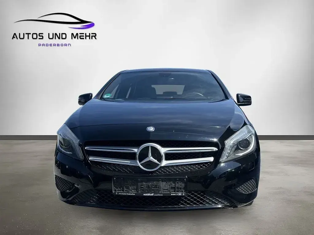 Gebraucht Mercedes A180 122 PS (89 kW) 2013 Schwarz Kleinwagen