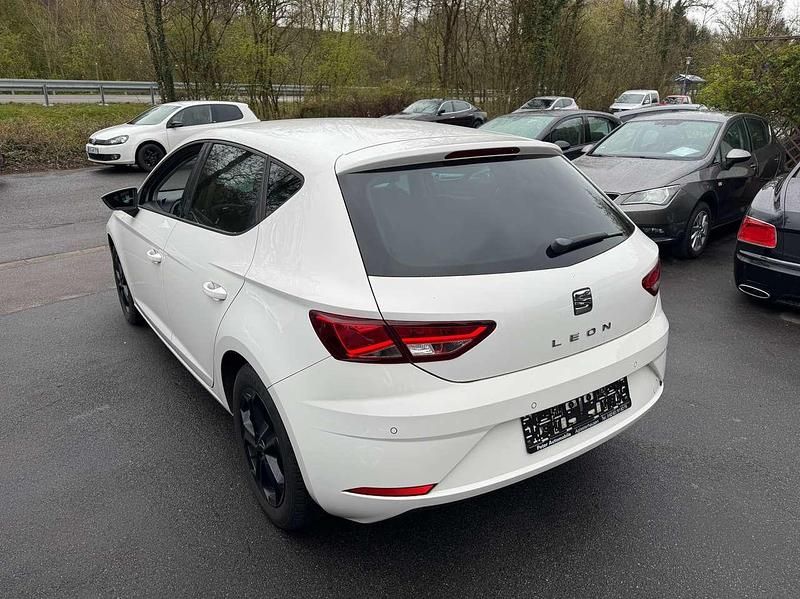 Gebraucht Seat Leon Style 110 PS (80 kW) 2018 Candyweiss Limousine