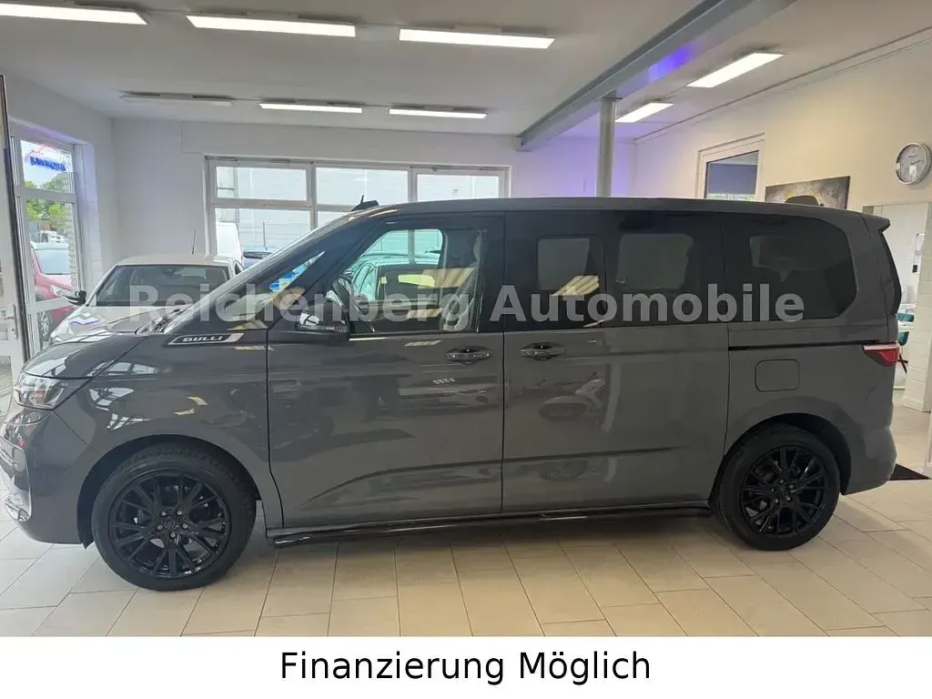 Gebraucht VW Multivan 136 PS (100 kW) 2023 Grau Van / Kleinbus