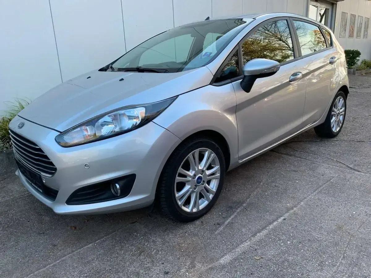 Gebraucht Ford Fiesta SYNC Edition 101 PS (74 kW) 2015 Silber Kleinwagen