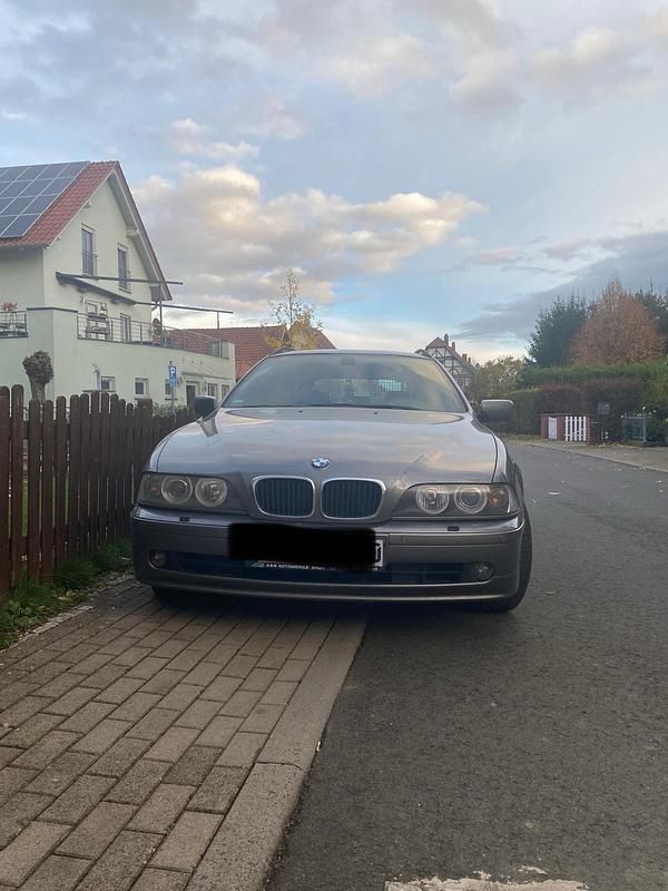 Grau Gebraucht 2003 BMW 520 Kombi | 2.500 € (Guter Preis) - Bild 1/4