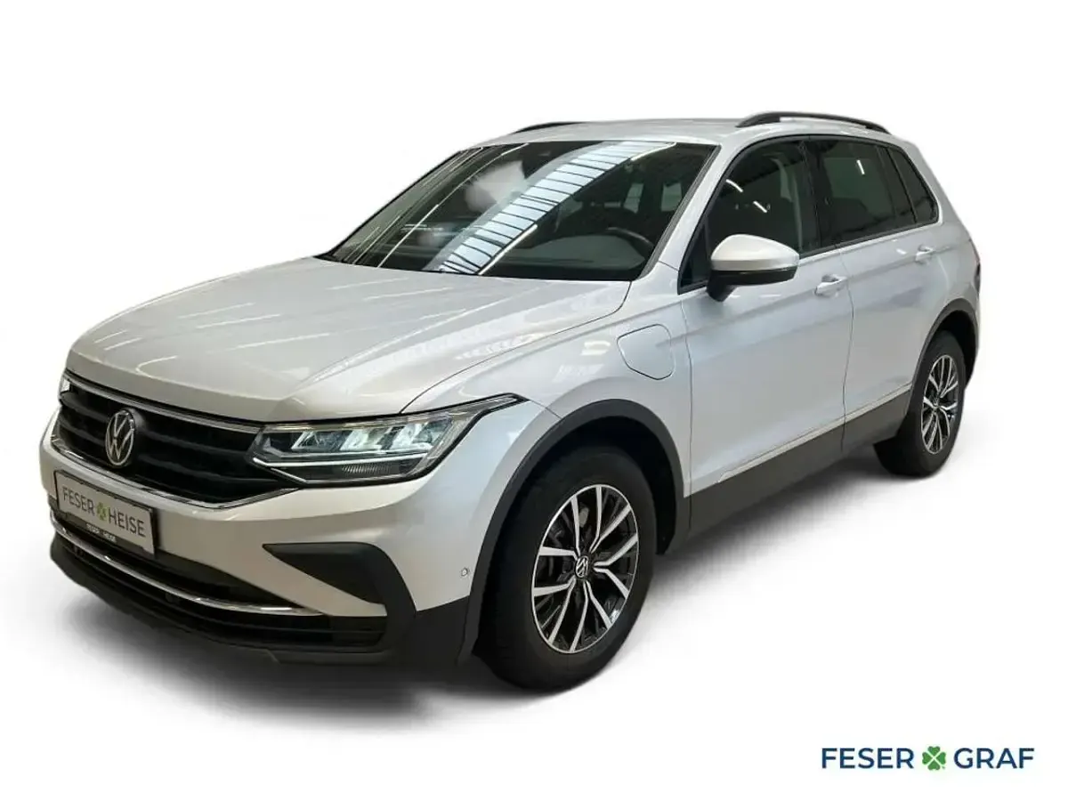 Gebraucht VW Tiguan Life 245 PS (180 kW) 2022 Reflexsilber SUV