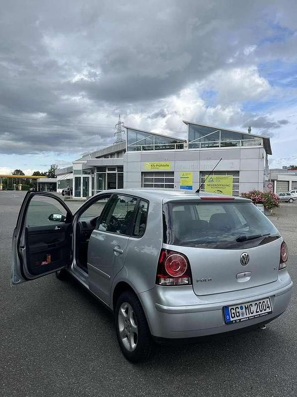 Gebraucht VW Polo Comfortline 75 PS (55 kW) 2005 Grau Limousine