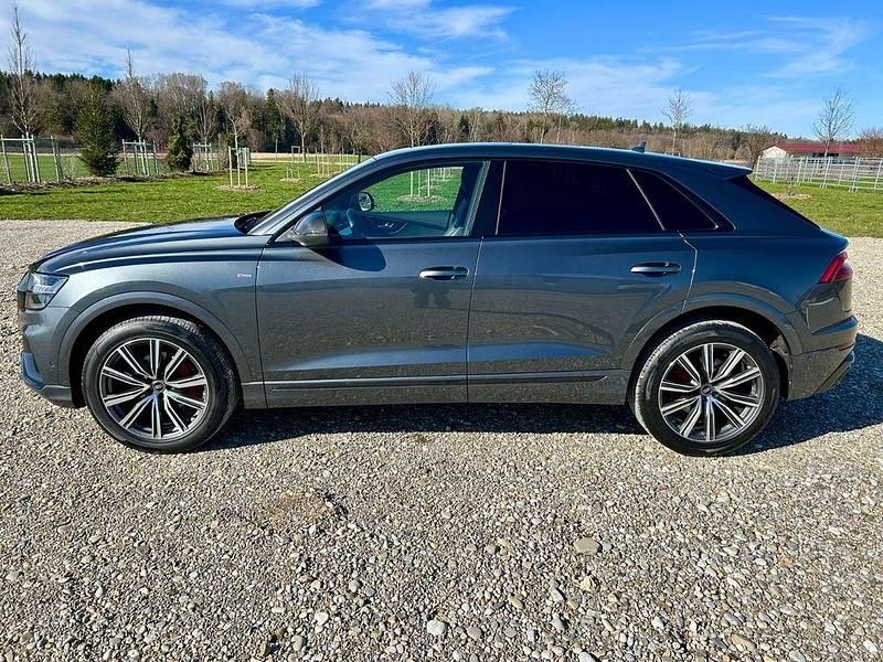Gebraucht Audi Q8 S-Line 286 PS (210 kW) 2022 Grau SUV