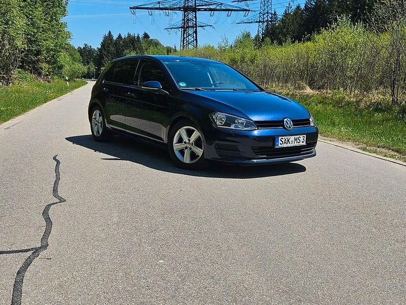 Blau Gebraucht 2014 VW Golf VII Highline Limousine | 8.300 € (Guter Preis) - Bild 1/4