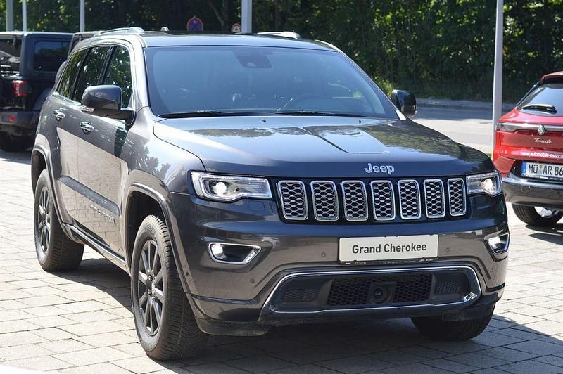 Grau Gebraucht 2018 Jeep Grand Cherokee Overland SUV | 30.900 € (Fairer Preis) - Bild 1/4