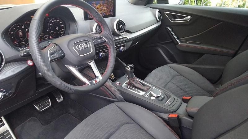 Gebraucht Audi SQ2 Ambiente 300 PS (220 kW) 2024 Grau SUV