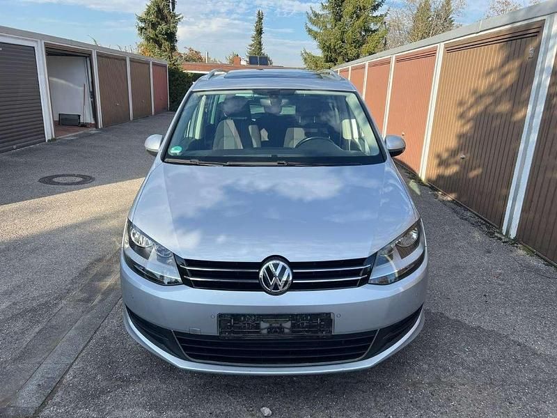 Grau Gebraucht 2016 VW Sharan Comfortline Van / Kleinbus | 10.000 € (Guter Preis) - Bild 1/4