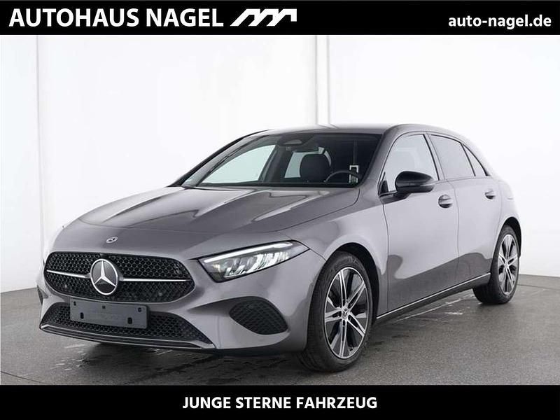 Lack mountaingrau (metallic) Gebraucht 2024 Mercedes A200 Progressive Limousine | 28.798 € (Fairer Preis) - Bild 1/4