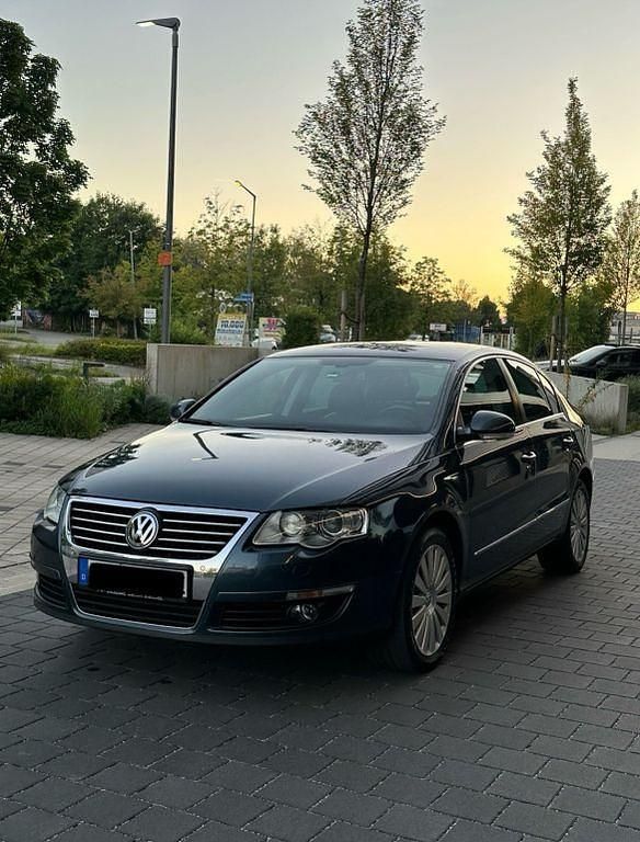 Blau Gebraucht 2006 VW Passat Highline Limousine | 4.990 € (Teuer) - Bild 1/4