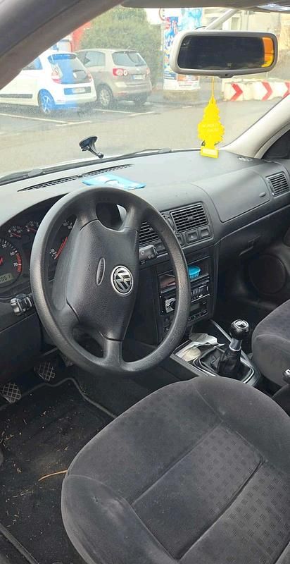 Silber Gebraucht 2002 VW Golf Limousine | 2.100 € (Fairer Preis) - Bild 1/4