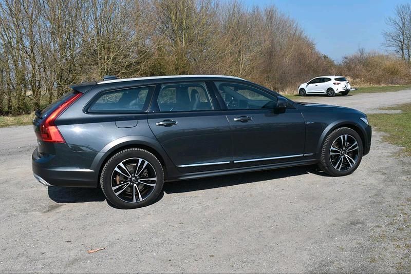 Gebraucht Volvo V90 CC Pro 190 PS (139 kW) 2020 Grau Kombi