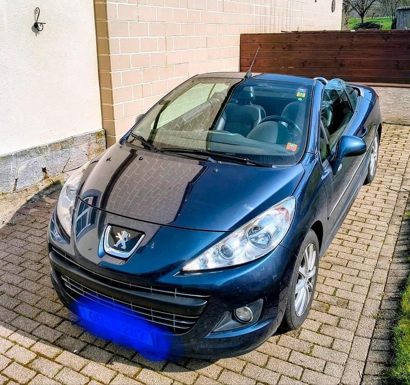 Gebraucht Peugeot 207 CC Active 156 PS (114 kW) 2012 Blau Cabrio
