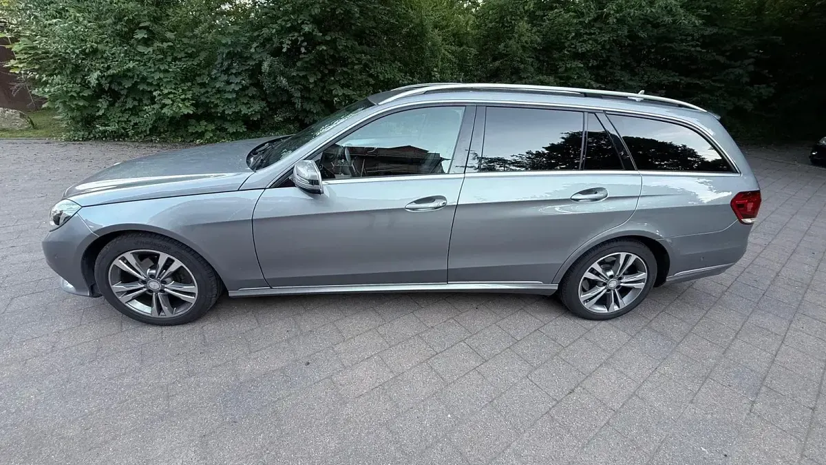 Gebraucht Mercedes E220 Avantgarde 170 PS (125 kW) 2015 Silber Kombi