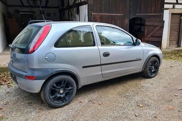 Second-hand Opel Corsa 75 CP (55 kW) 2004 Gri Hatchback