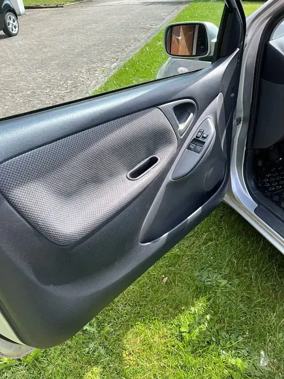 Gebraucht Toyota Yaris 65 PS (47 kW) 2006 Silber Limousine