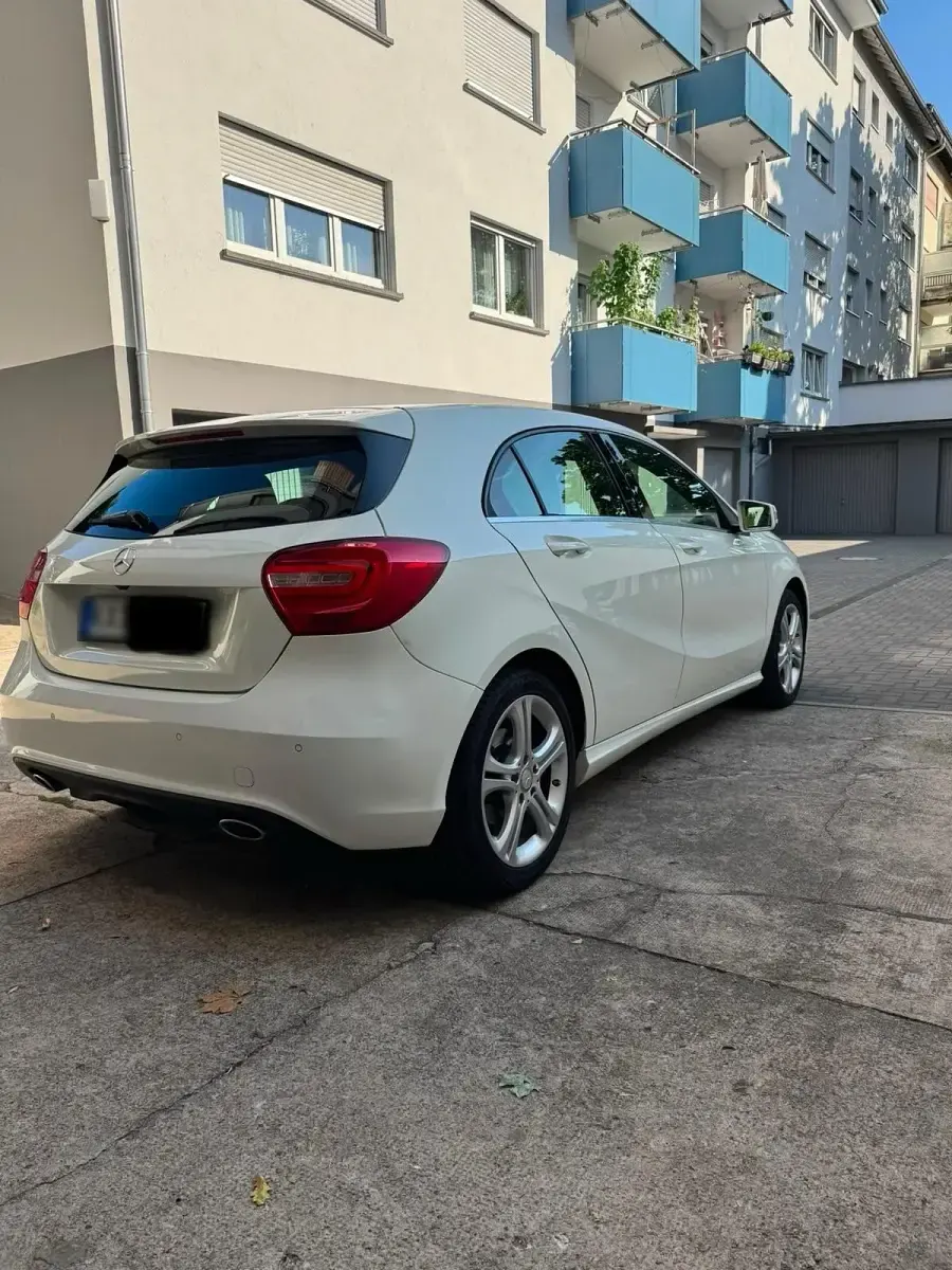 Gebraucht Mercedes A200 136 PS (100 kW) 2015 Weiß Kleinwagen