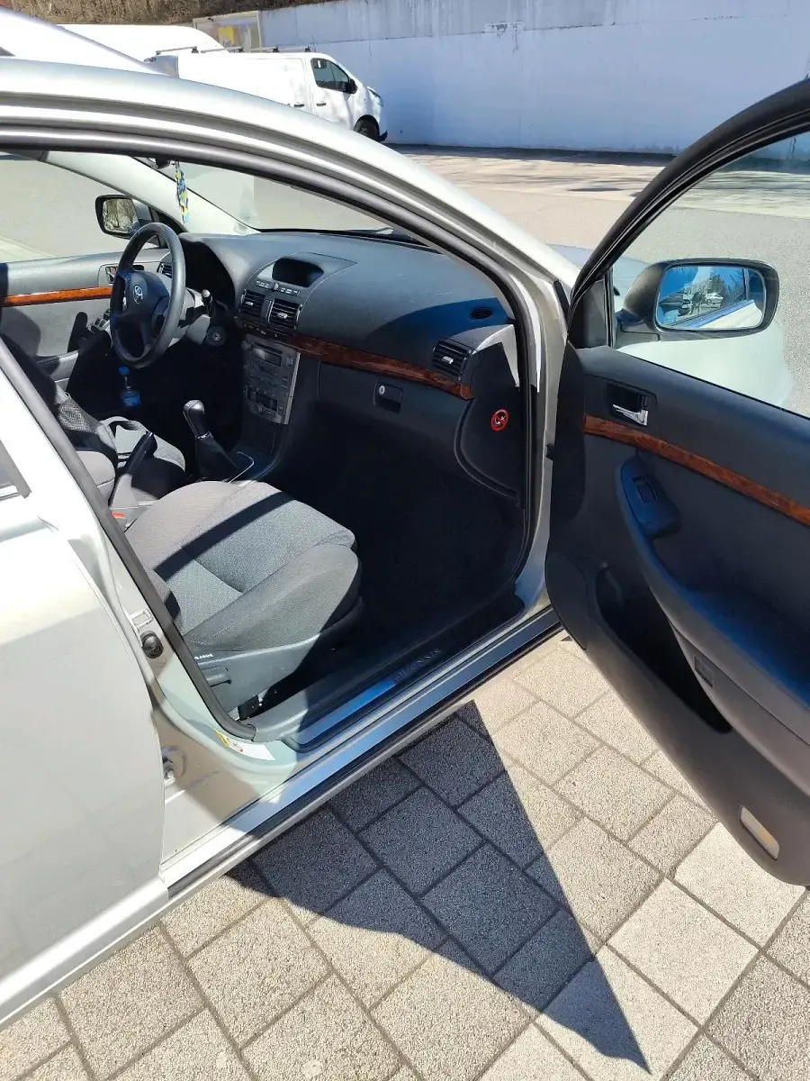 Gebraucht Toyota Avensis 129 PS (94 kW) 2005 Grün Kombi