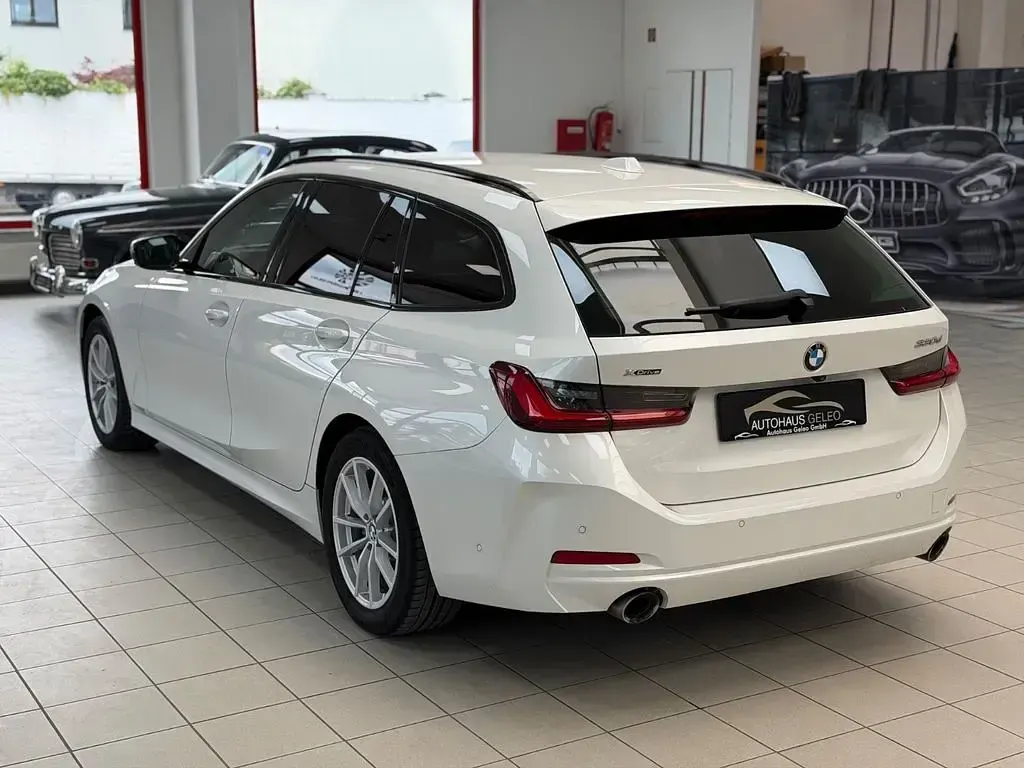 Gebraucht BMW 330 Sport Line 286 PS (210 kW) 2023 Weiß Kombi