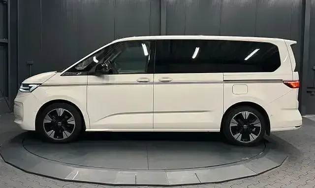 Używany VW Multivan Style 204 KM (150 kW) 2023 Biały Minivan