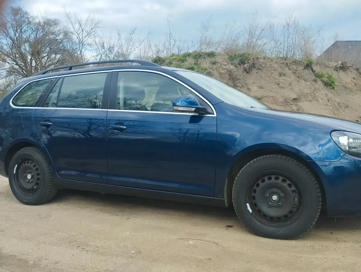 Gebraucht VW Golf VI 105 PS (77 kW) 2011 Blau Kleinwagen